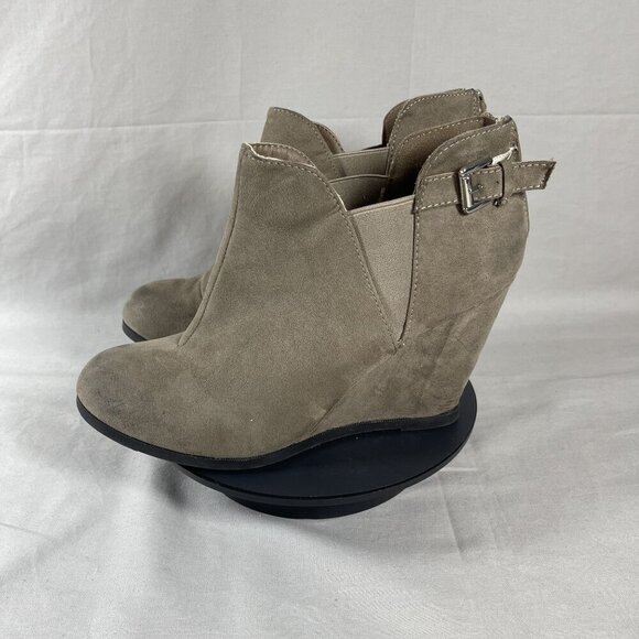 Maurices‎ Women's Taupe Grey Wedge Back Zip Ankle Boots Shoe Size 9.5 - Picture 3 of 8